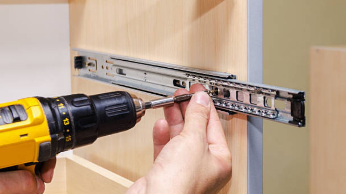 Cabinet Hinges