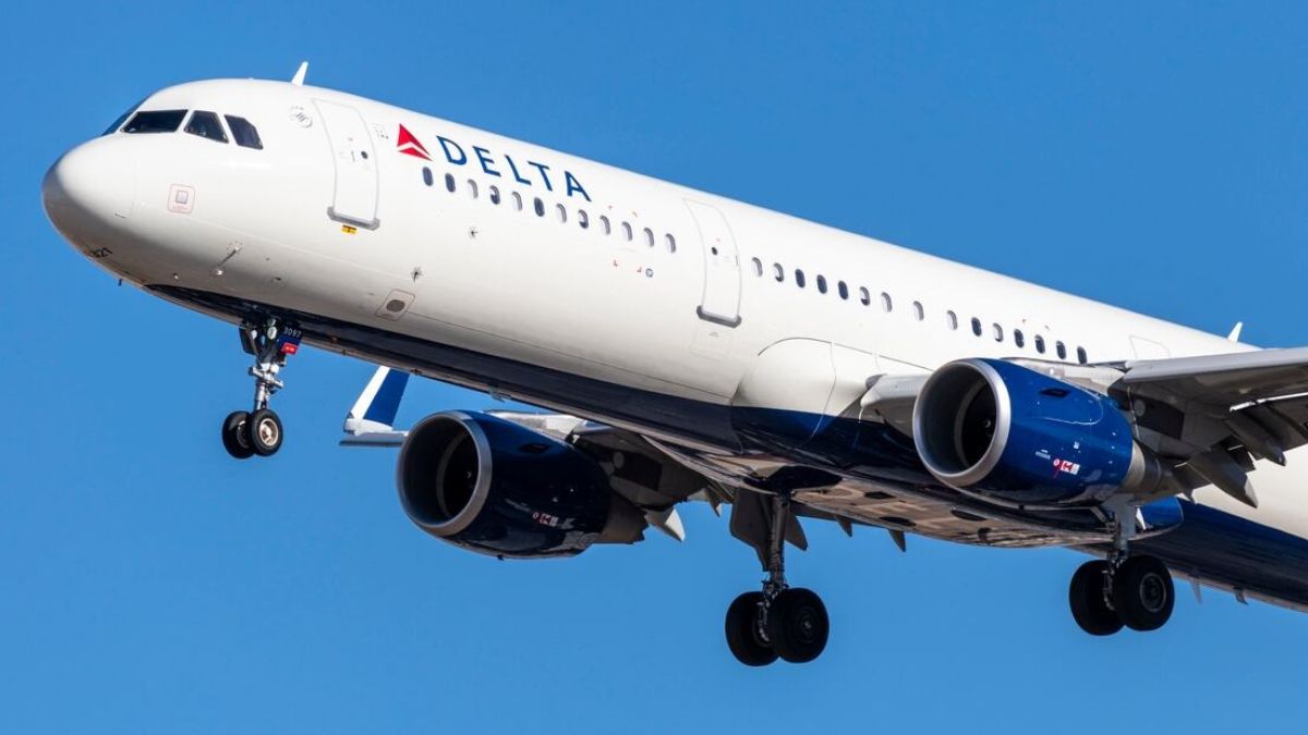 delta flight dl275 diverted lax